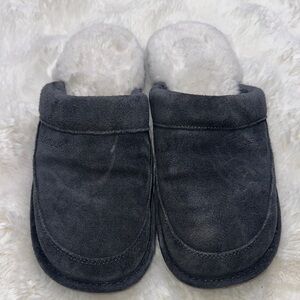 NukNuuk men’s grey slip on size 12 slippers NWOT